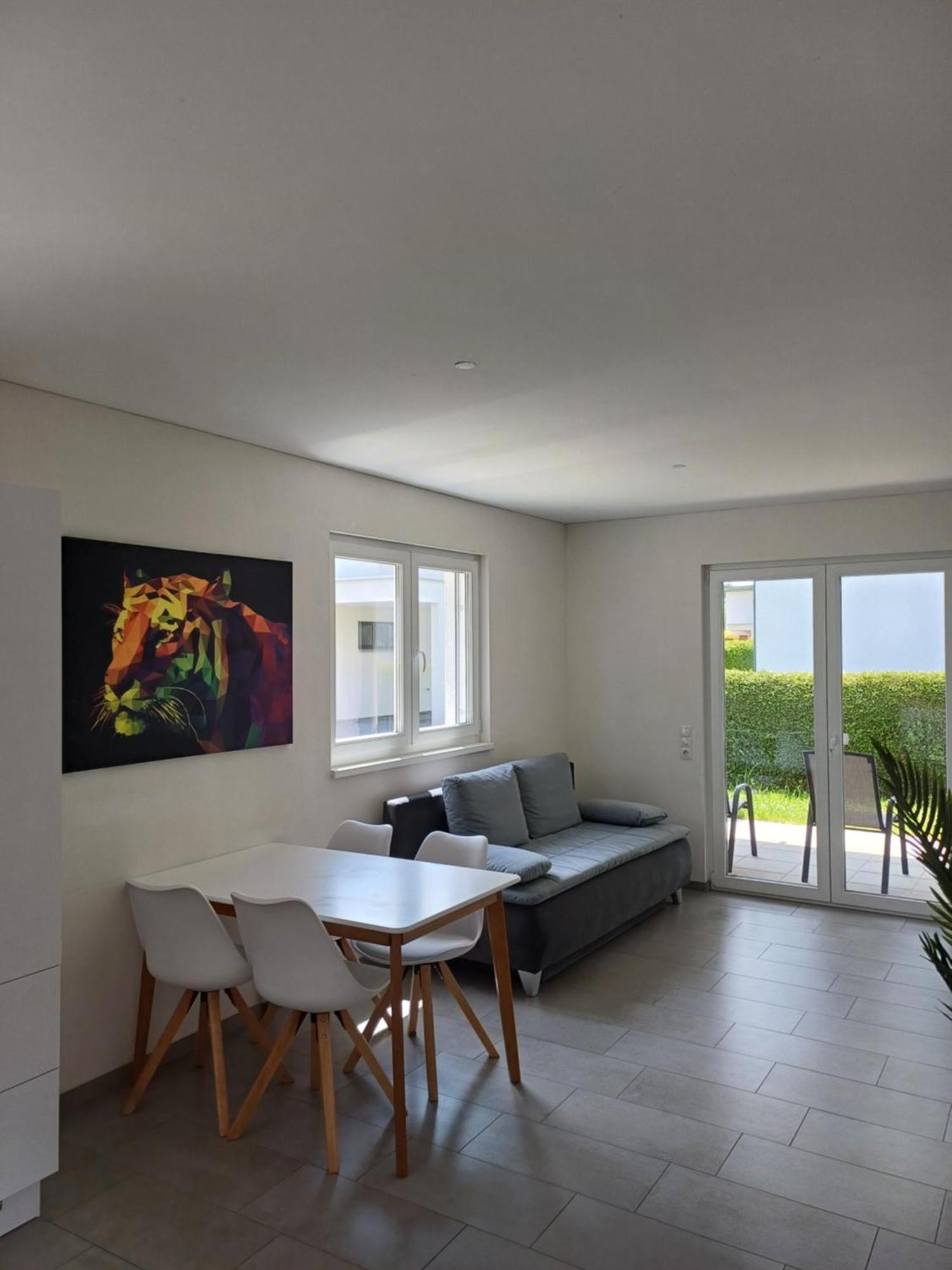 Crown Living Design Apartment - Gratis Parkplatz - Wlan - Kueche - Self Check-In Altach Luaran gambar